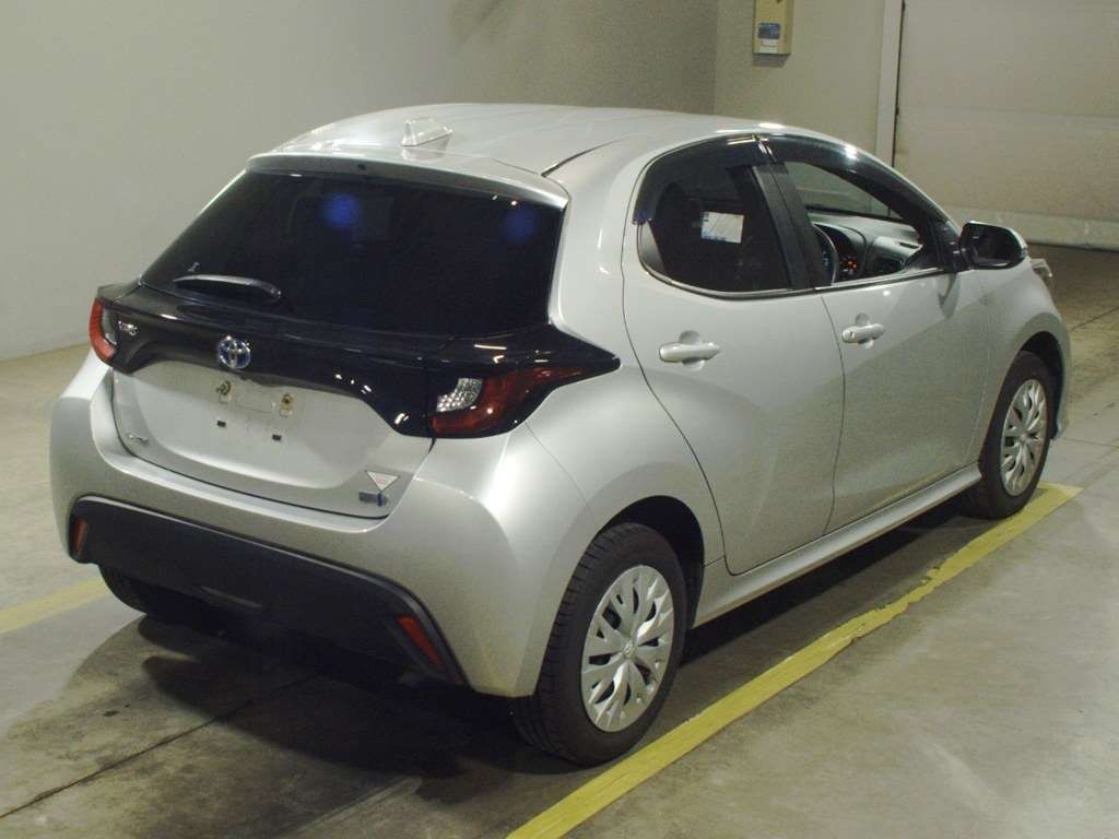 2021 Toyota Yaris Hybrid X 4WD auction photo 2