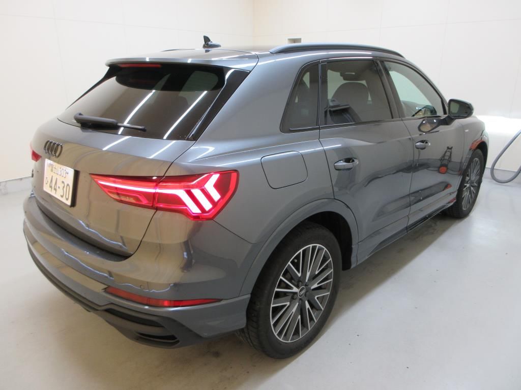 2022 Audi Q3 35TFSI S-Line auction photo 2