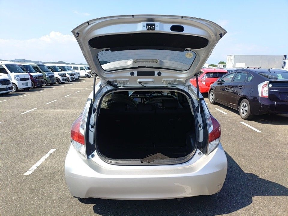 2016 Toyota Aqua auction photo 8