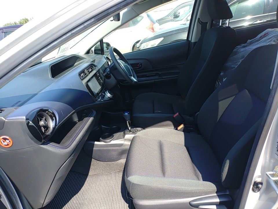 2016 Toyota Aqua auction photo 16
