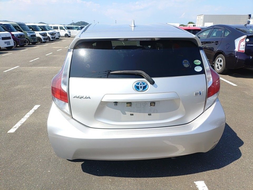 2016 Toyota Aqua auction photo 5