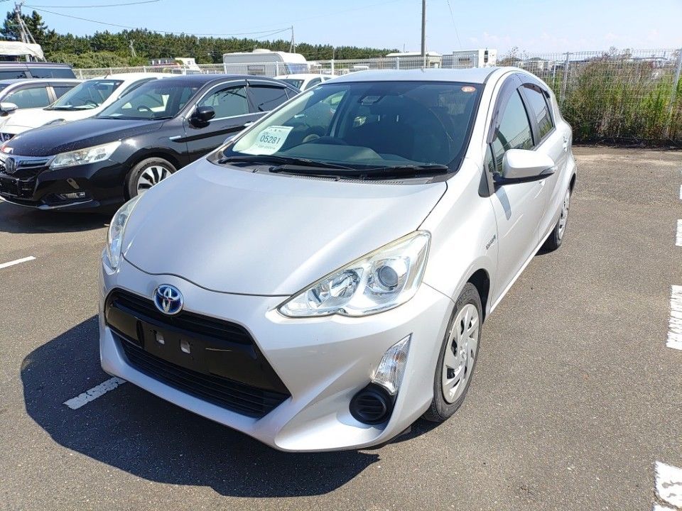 Japan Auction Vehicles 28 2016 Toyota Aqua auction photo