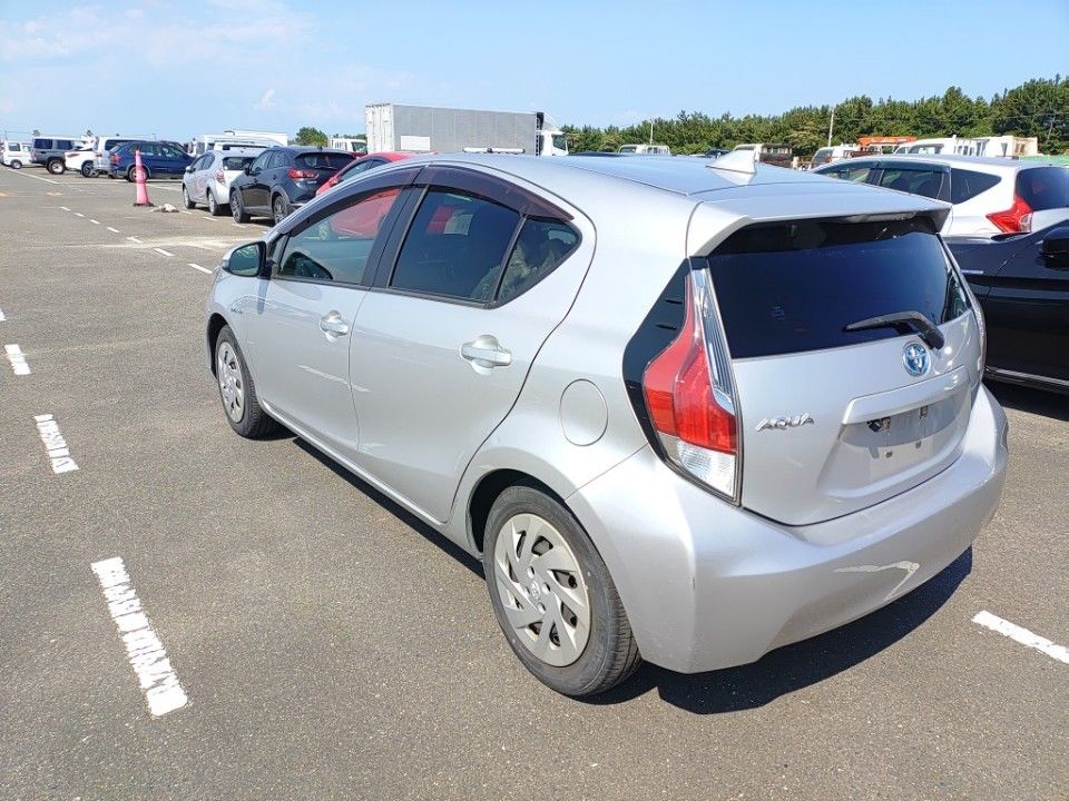2016 Toyota Aqua auction photo 6
