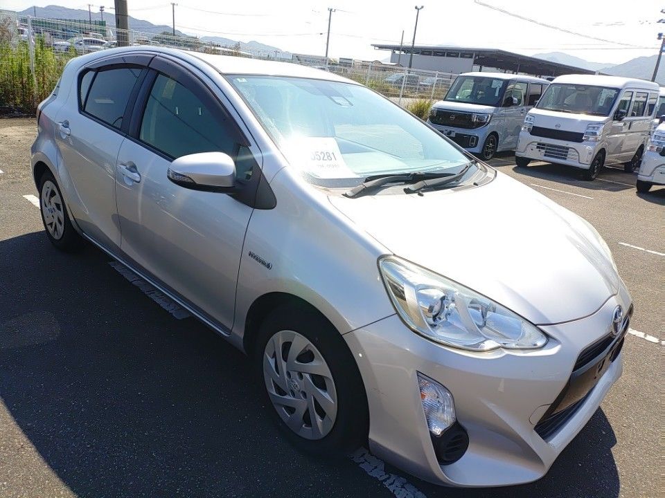 2016 Toyota Aqua auction photo 4