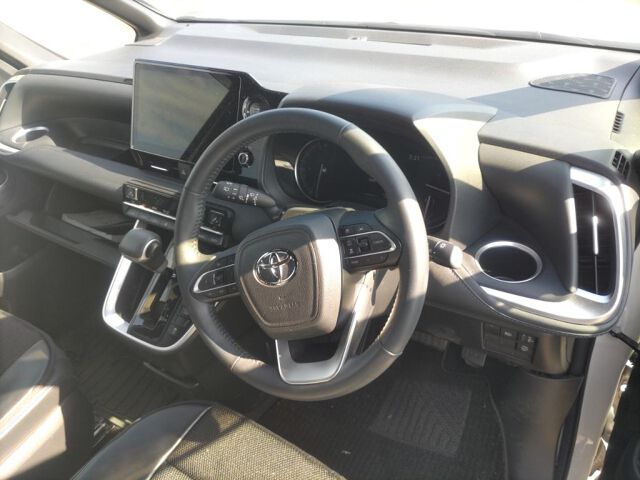 2024 Toyota Voxy S-Z auction photo 3