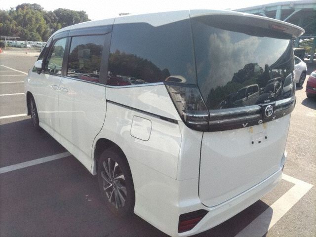 2024 Toyota Voxy S-Z auction photo 2