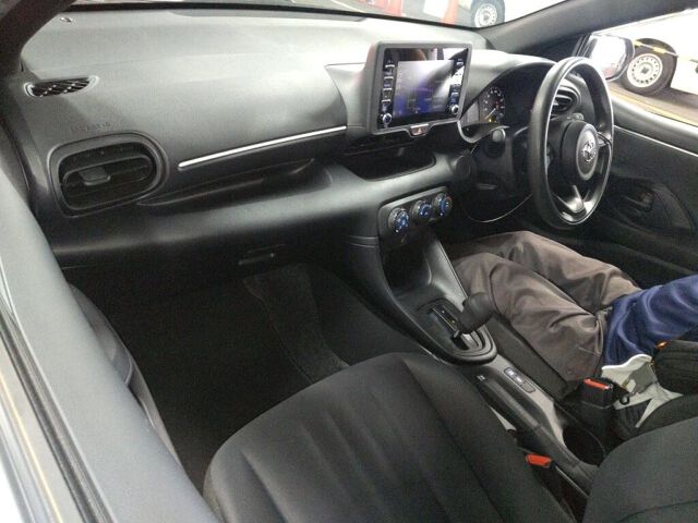 2021 Toyota Yaris X auction photo 3