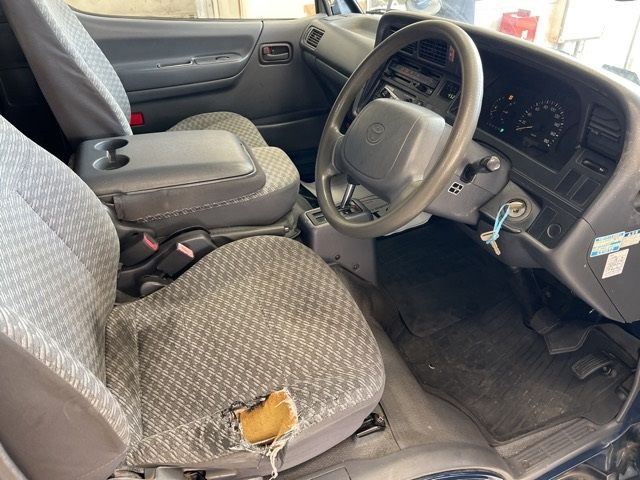 2003 Toyota Hiace Van DX-GL Package auction photo 4