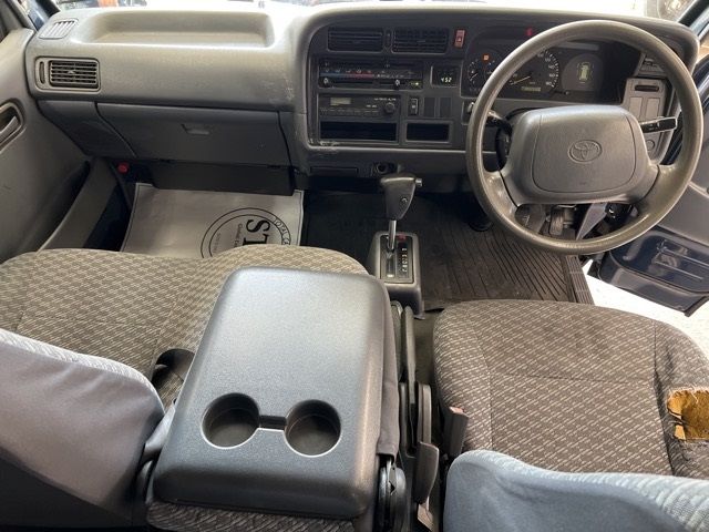 2003 Toyota Hiace Van DX-GL Package auction photo 5