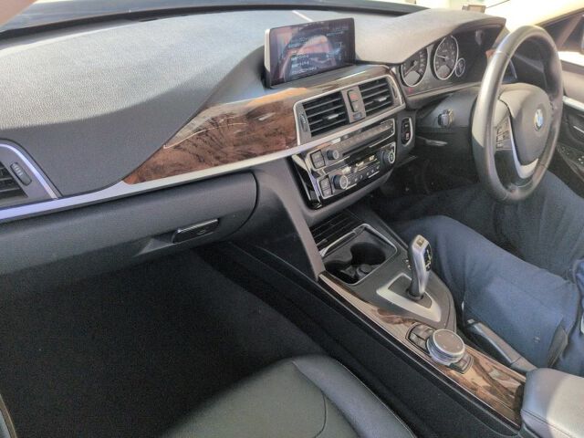 2016 BMW 3 Series 318I Luxury auction photo 3