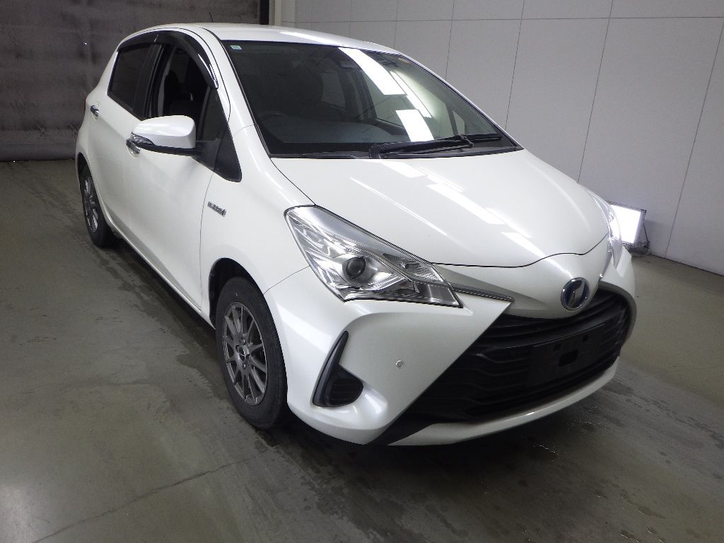 2018 Toyota ヴィッツ 5HB Hybrid F Safety Edition II Japan auction vehicle