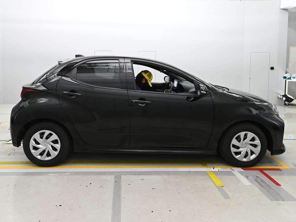 2023 Toyota Yaris X スマートエントリーパッケージ auction photo 3