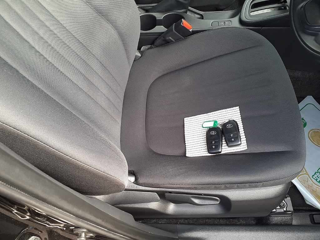2023 Toyota Yaris X スマートエントリーパッケージ auction photo 10