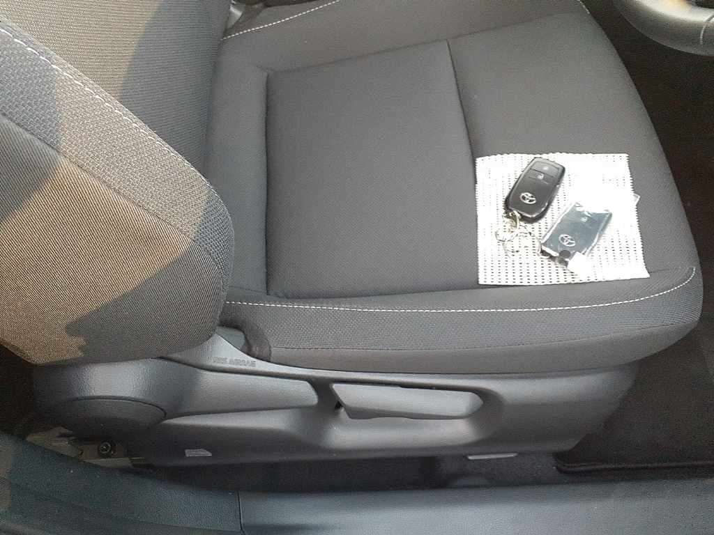 2025 Toyota Prius G auction photo 10