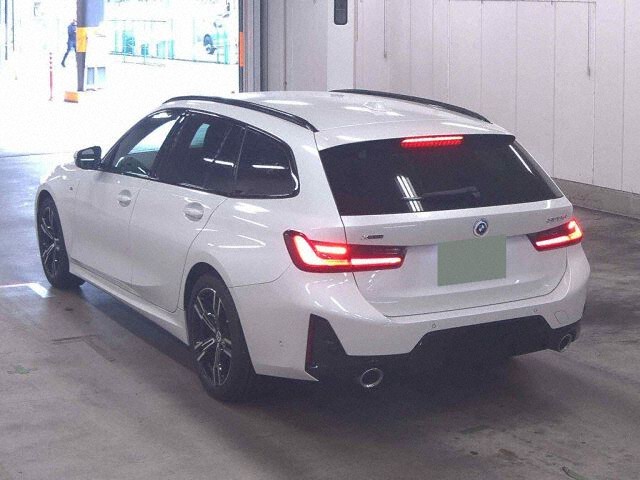 2022 BMW 3 Series 320DXDRツリMスポ 4WD auction photo 2