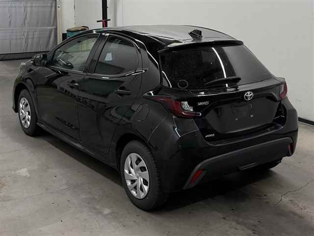 2022 Toyota Yaris G 4WD auction photo 2
