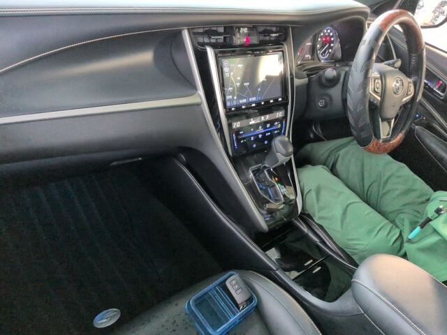 2019 Toyota Harrier premium auction photo 3