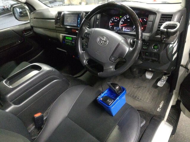 2018 Toyota Hiace L Super GL Dark 4WD auction photo 3