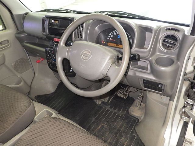 2017 Nissan NV100 Clipper DX GLパッケージ 4WD auction photo 3