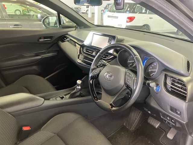 2017 Toyota C-HR S auction photo 3