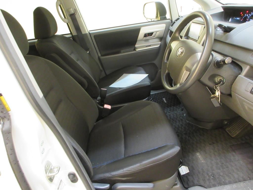2009 Toyota Voxy Z 8人 auction photo 6