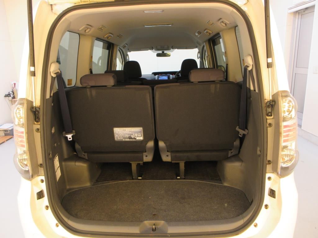 2009 Toyota Voxy Z 8人 auction photo 9
