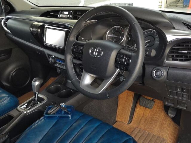 2023 Toyota Hilux Z 4WD auction photo 3