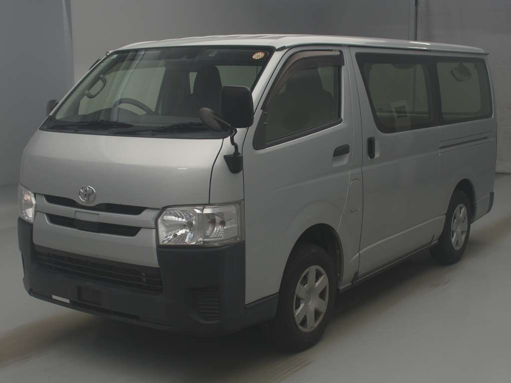 2019 Toyota Hiace ロングDX 4WD Japan auction vehicle
