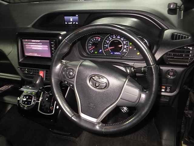 2017 Toyota Voxy ZS auction photo 8