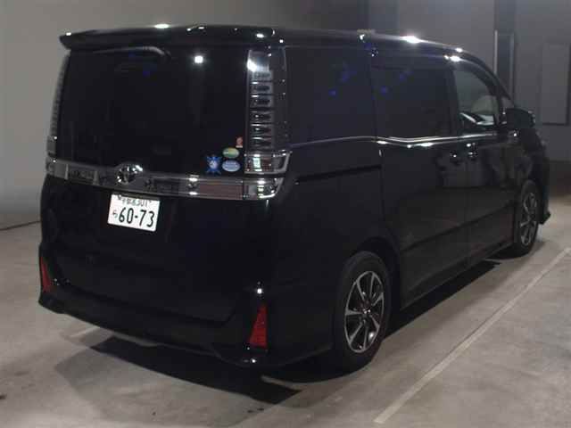 2017 Toyota Voxy ZS auction photo 2