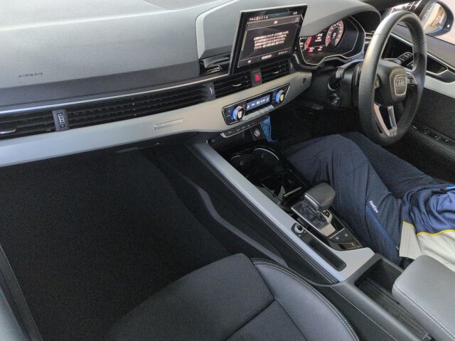 2022 Audi A4 40TDIクワトロSライン 4WD auction photo 3
