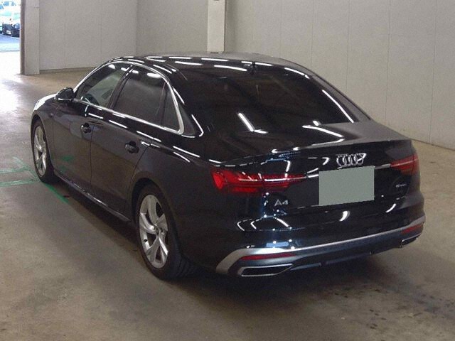 2022 Audi A4 40TDIクワトロSライン 4WD auction photo 2
