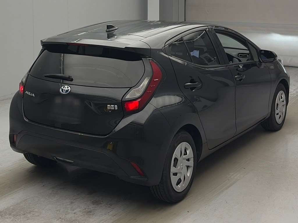 2021 Toyota Aqua G auction photo 2
