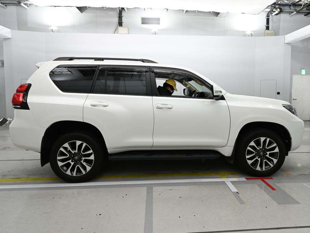 2022 Toyota Land Cruiser Prado TX Lパッケージ 4WD auction photo 3