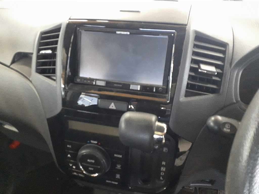 2010 Nissan Roox ハイウェイスター auction photo 12