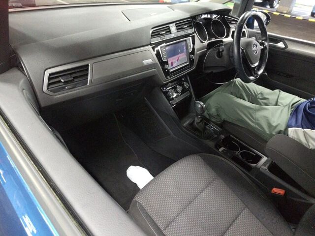 2016 Volkswagen ゴルフトゥーラン TSIコンフォートライン auction photo 3