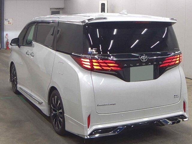 2024 Toyota Alphard Executive Lounge 4WD auction photo 2