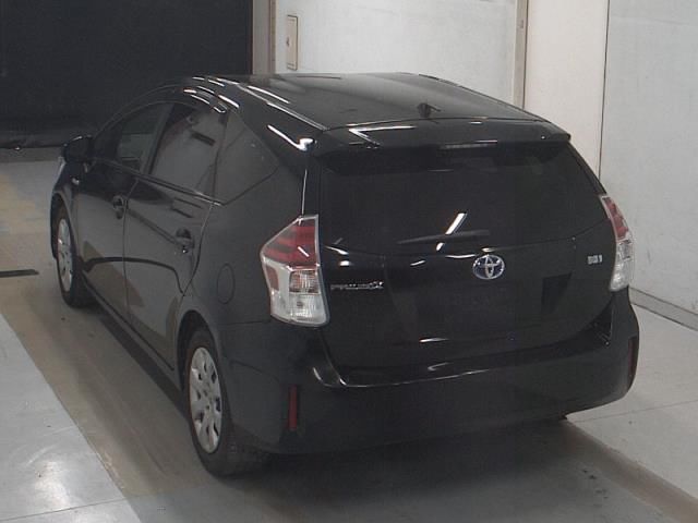 2015 Toyota Prius Alpha S Lセレクション auction photo 2