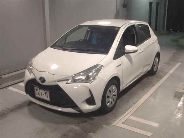 2020 Toyota Vitz ハイブリッドF auction photo 4