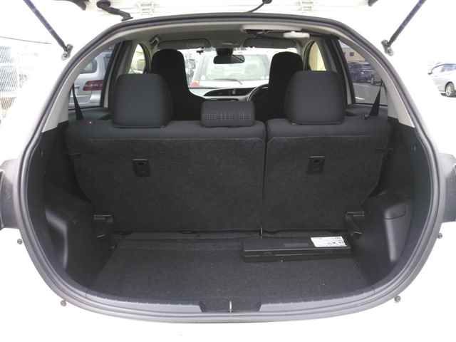 2020 Toyota Vitz ハイブリッドF auction photo 10