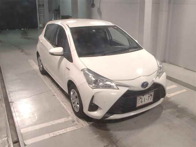 Japan Auction Vehicles 12 2020 Toyota Vitz ハイブリッドF auction photo