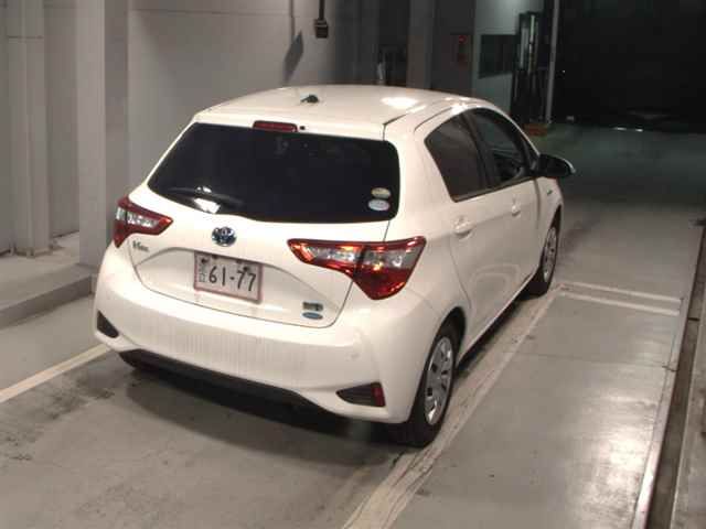 2020 Toyota Vitz ハイブリッドF auction photo 5