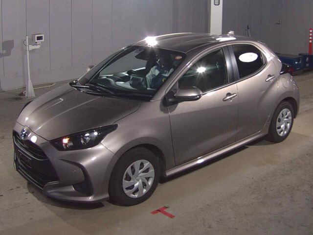 2021 Toyota Yaris ハイブリッドX auction photo 4
