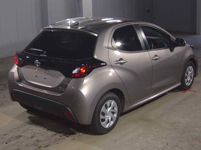 2021 Toyota Yaris ハイブリッドX auction photo 5