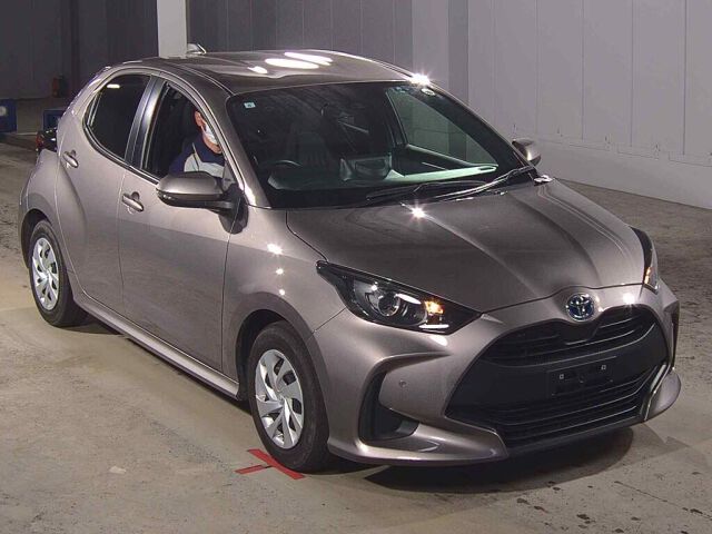 Japan Auction Vehicles 8 2021 Toyota Yaris ハイブリッドX auction photo
