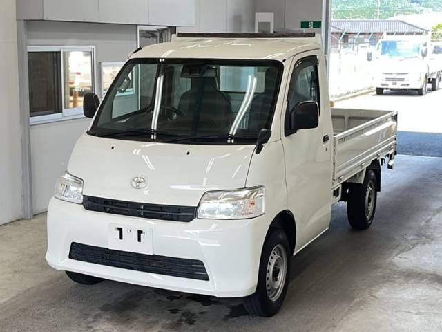 2023 Toyota TownAce Truck DX X Edition Japan auction vehicle