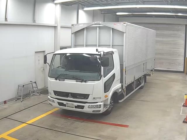 Japan Auction Vehicles 10 2015 Mitsubishi Fuso Fighter Wing auction photo