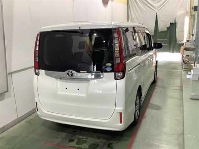 2016 Toyota Noah X Delight Plus auction photo 2