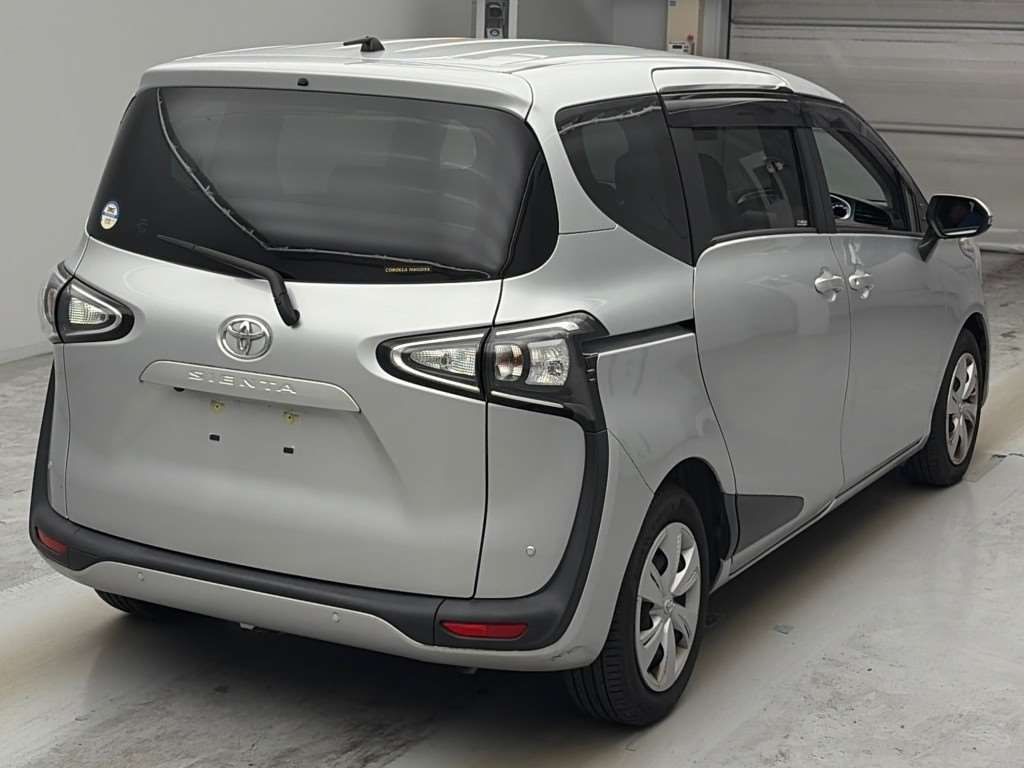 2021 Toyota Sienta X auction photo 2