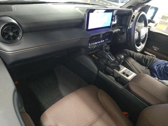 2024 Toyota Land Cruiser 250 ZX 4WD auction photo 3